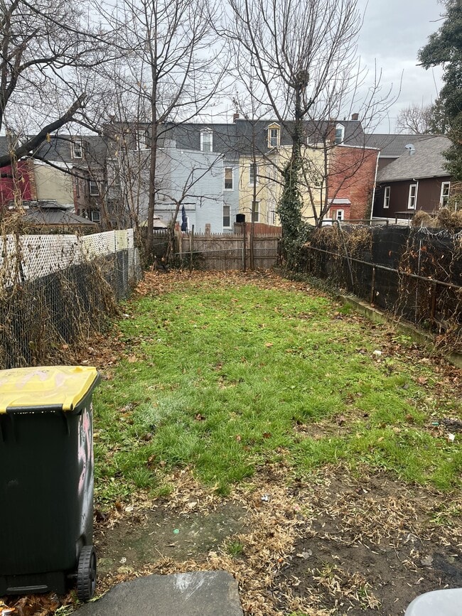 Building Photo - 542 Locust St