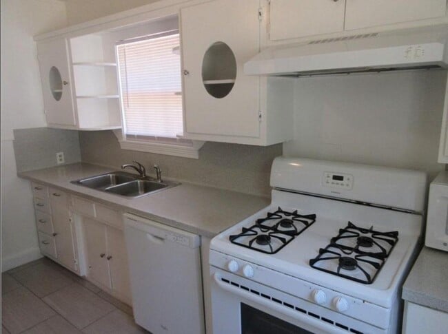 Building Photo - 5501 Montview St