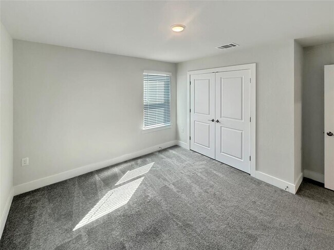 Building Photo - 1704 Carvin Wy