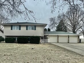 Building Photo - 117 Colchester Dr