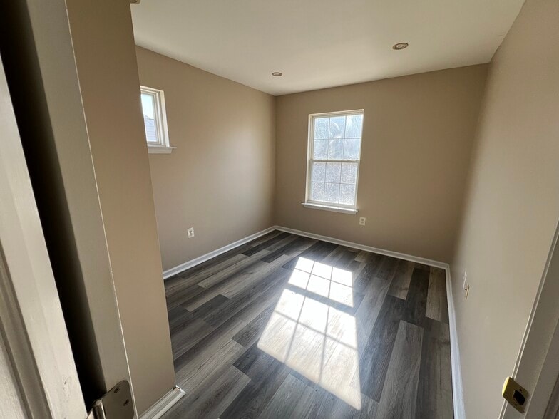 Building Photo - 47 Wicklow Rd