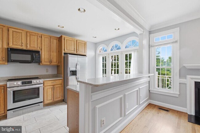 Building Photo - 6323 Barcroft Mews Dr