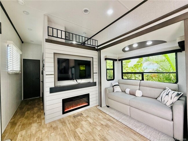 Building Photo - 10725 S Ocean Dr