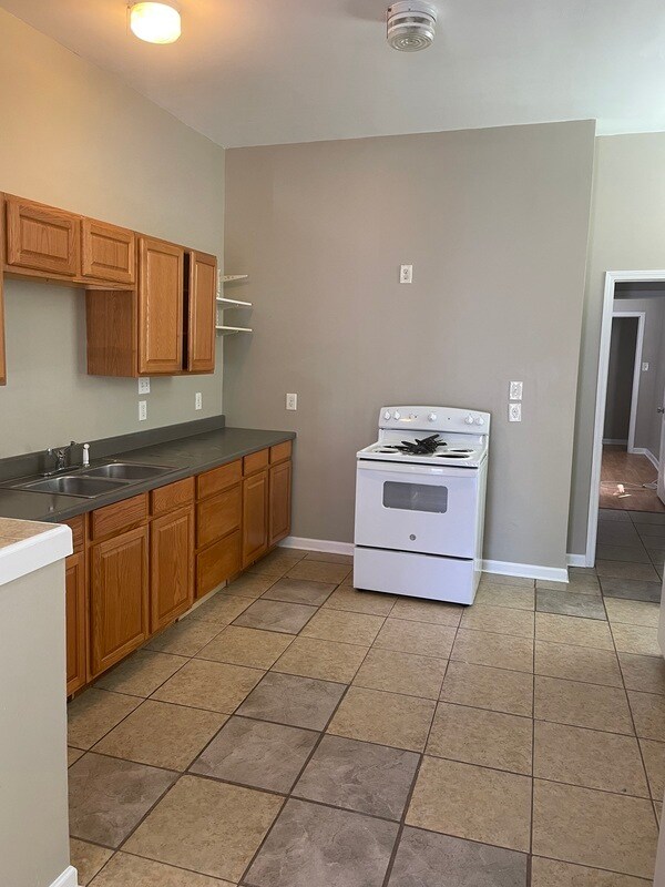 Building Photo - 2711 Marengo St