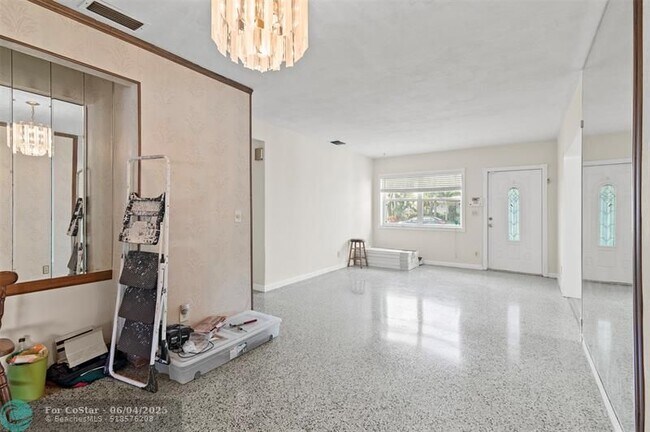 Building Photo - 939 Lytle St
