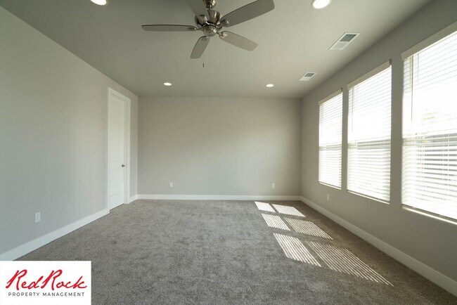 Building Photo - Beautiful 4-Bedroom 2.5 Bath with a 3 Car ...