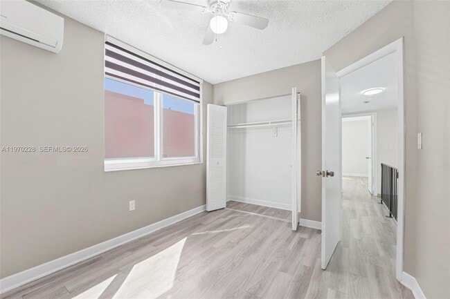 Building Photo - 1096 W 42nd Pl