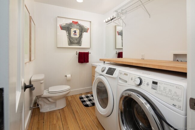 Building Photo - 31 Sharon Rd