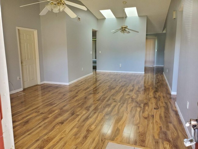 Building Photo - 3249 Cottonwood Ct