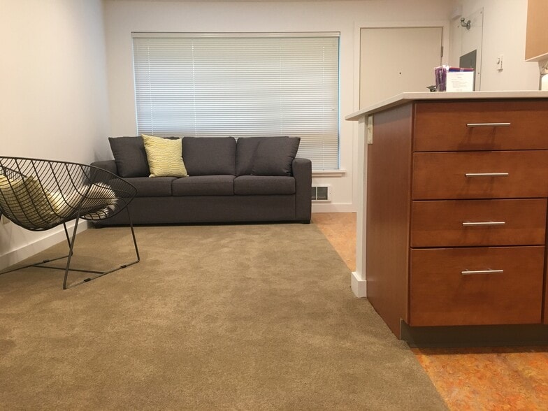 Building Photo - 3247 NE 87th St