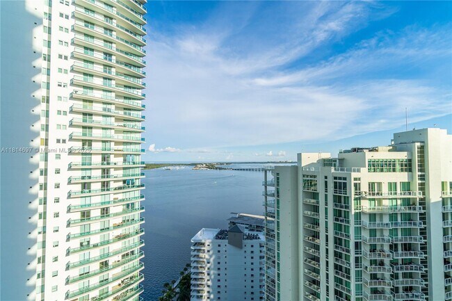 Building Photo - 1300 Brickell Bay Dr