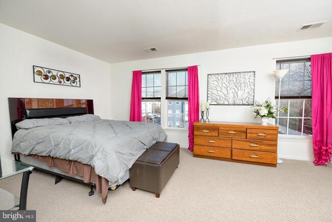 Building Photo - 6 Eagle Ln