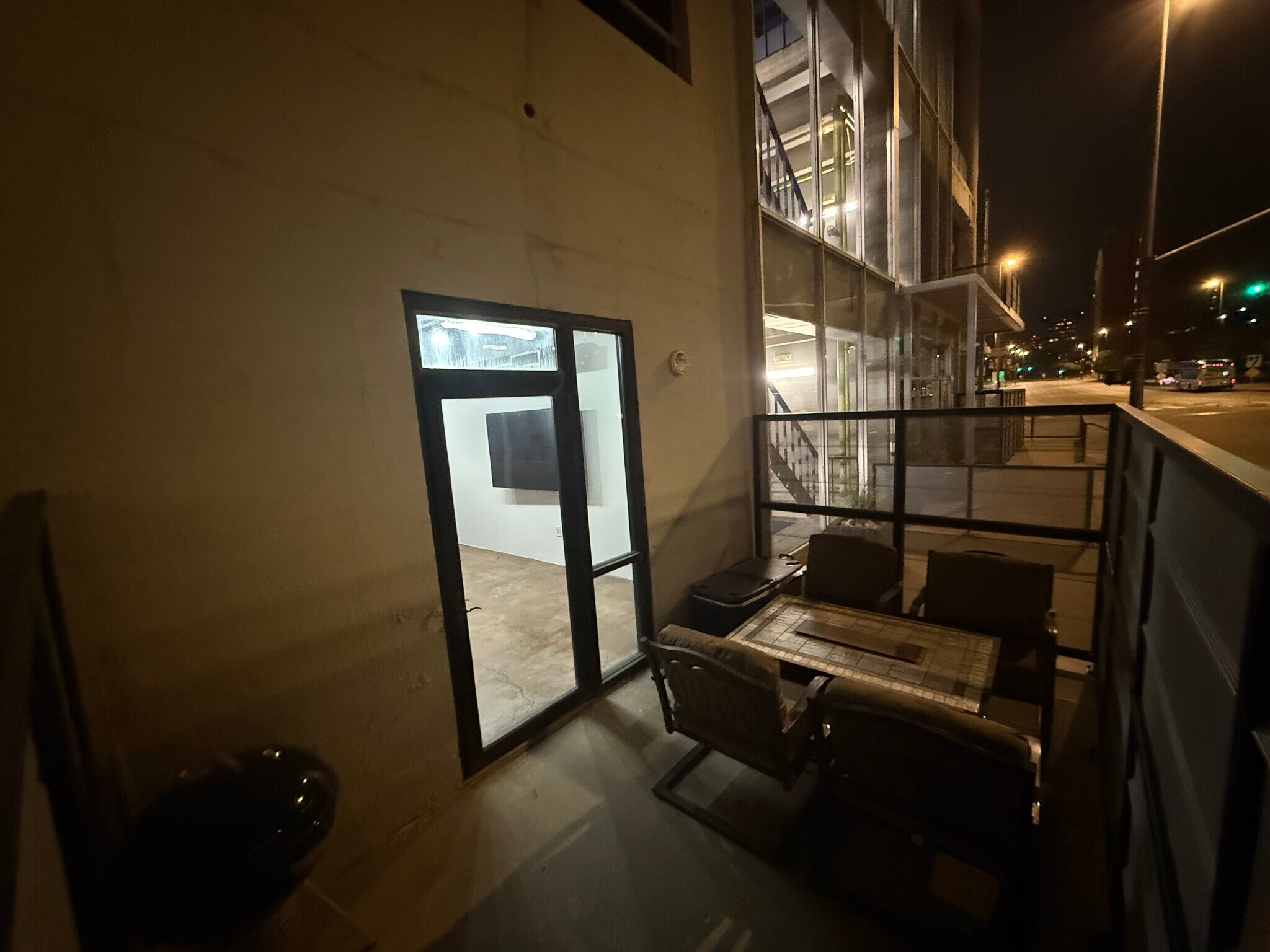 Outdoor patio - 360 W Pershing Rd
