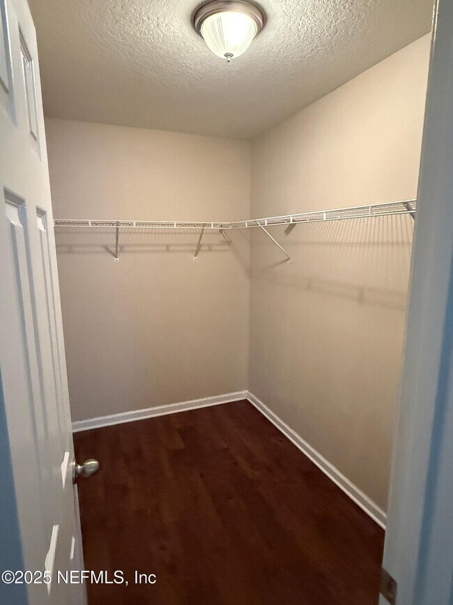 Building Photo - 8850 Southwest Ct