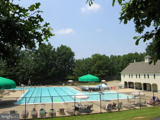 Building Photo - 6036 Old Landing Way