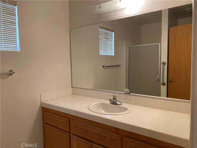Building Photo - 1056 Sombra Way