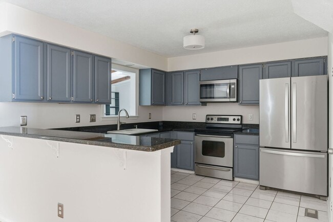 Building Photo - Covenient location in Fox Ridge subdivisio...