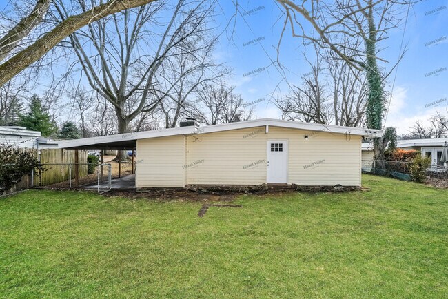 Building Photo - 865 Pebble Ln