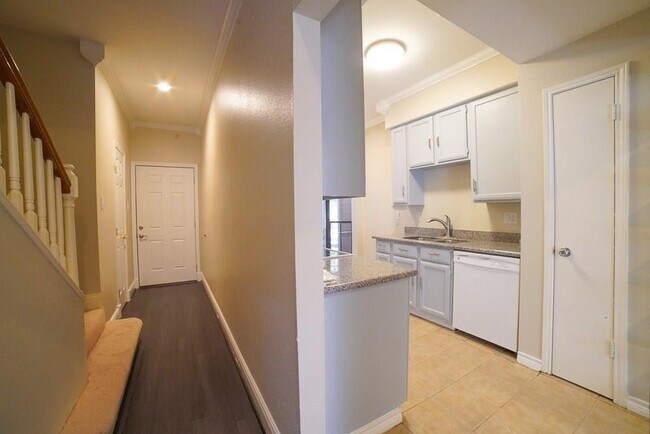Building Photo - 12550 Piping Rock Dr