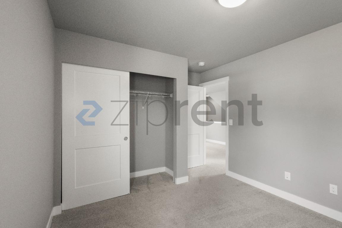 Building Photo - Unit