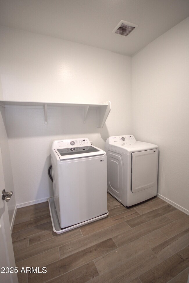 Building Photo - 21326 W Roanoke Ave