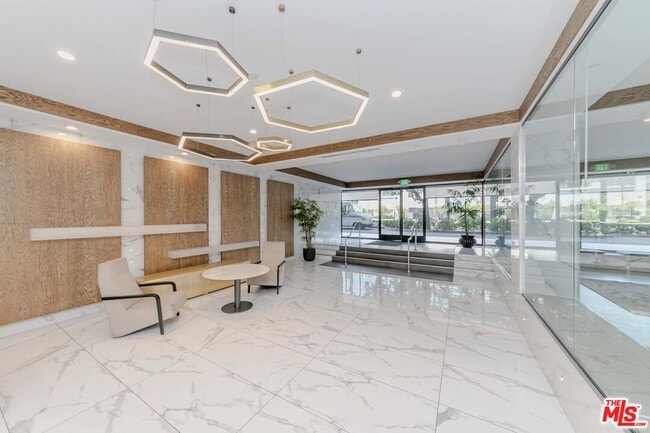 Building Photo - 4460 Wilshire Blvd