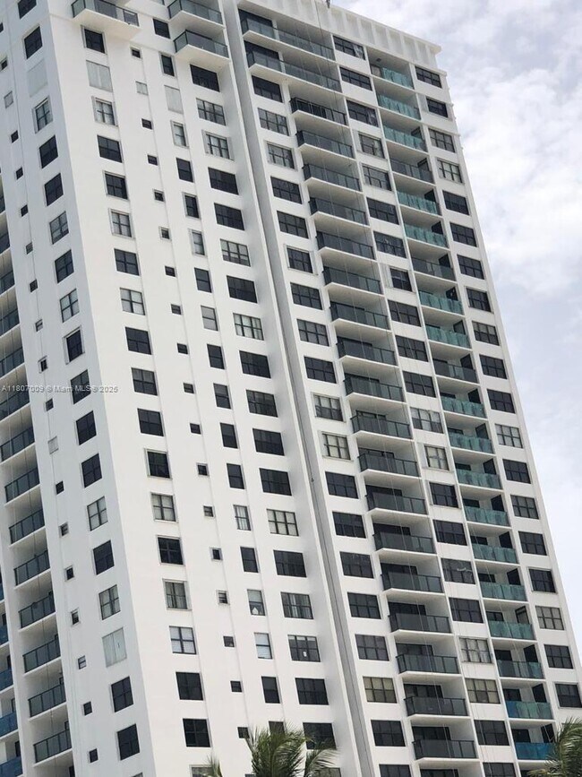 Building Photo - 2301 S Ocean Dr