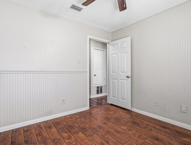 Building Photo - 1305 Minter Rd