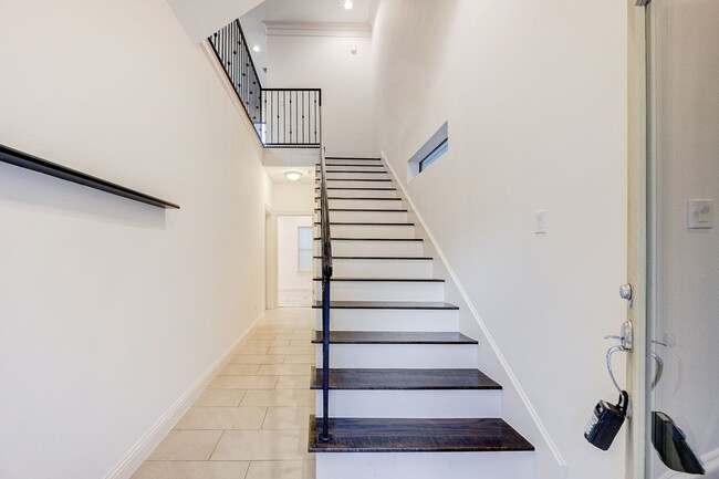 Building Photo - Sawyer Heights Luxury Living