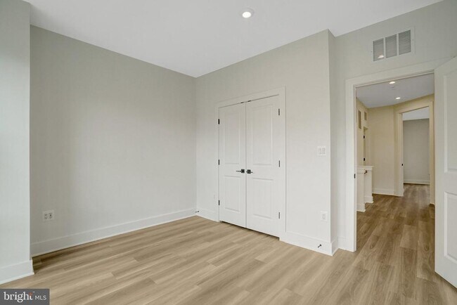 Building Photo - 9418 Dandelion Dr