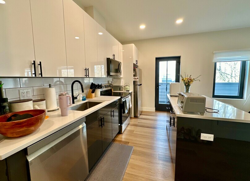 Building Photo - 63 Belgrade Ave