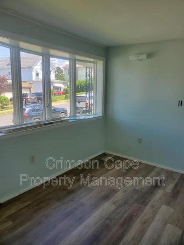 Building Photo - 108 Grove St