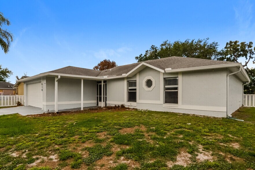 Building Photo - 518 Carlsbad Dr