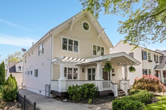 Building Photo - 780 Emmons Ave