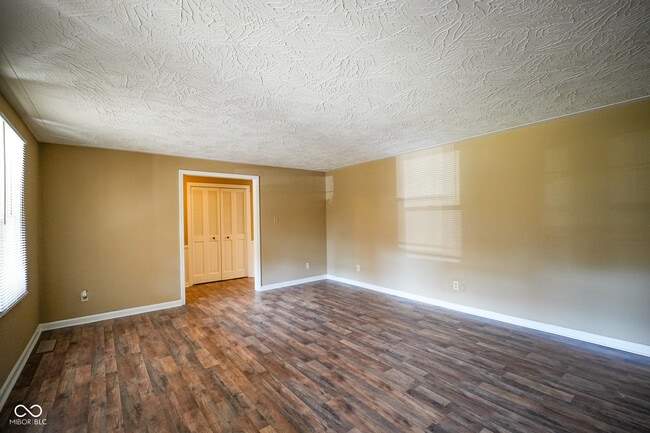 Building Photo - 2226 Mabel Dr