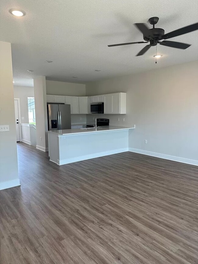 Building Photo - 15666 E 21st St N