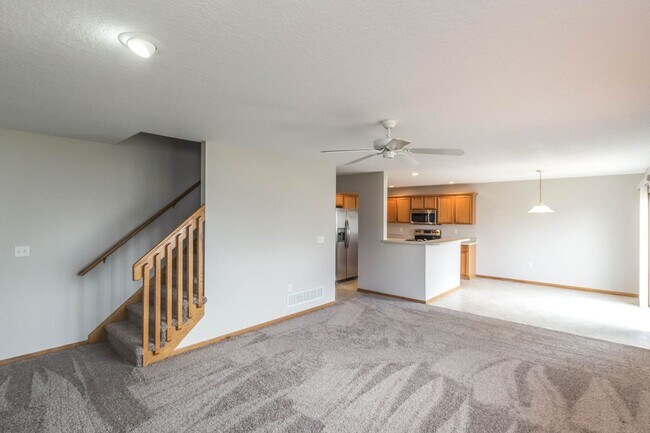 Building Photo - FANTASTIC LOCATION!! 3 Bed, 2.5 Bath Home in Waukee