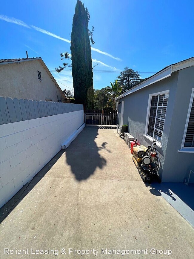 Building Photo - 2 br, 2 bath House - 10638 Mount Gleason Ave.
