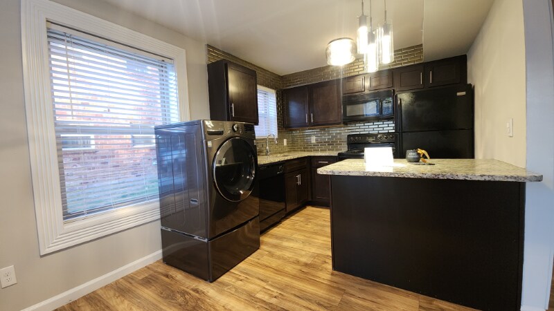 Building Photo - 411 S Geyer Rd