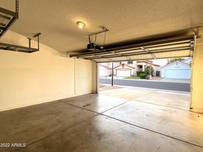 Building Photo - 7823 W Julie Dr