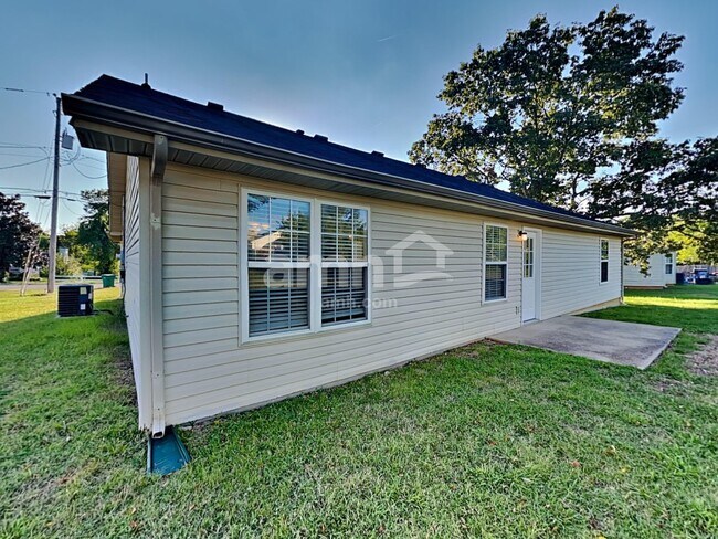 Building Photo - 634 Mable Dr