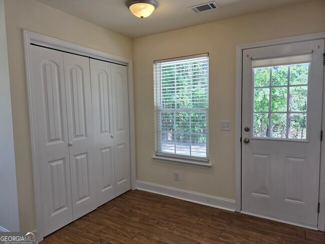 Building Photo - 129 Smithfield Dr