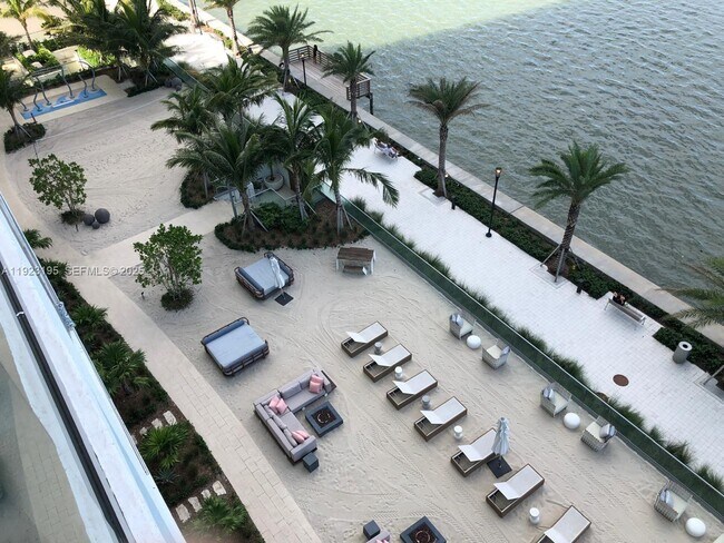 Building Photo - 2900 NE 7th Ave