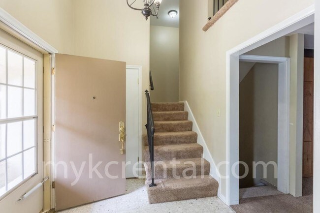 Building Photo - 8414 W 98th St