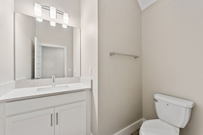 Building Photo - Stunning 4 BR + LOFT /2.5 BA/ 2 CG home in Gorgeous Bexley!