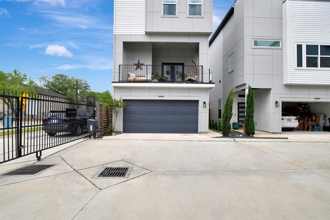 Building Photo - 1106 Paul Quinn St