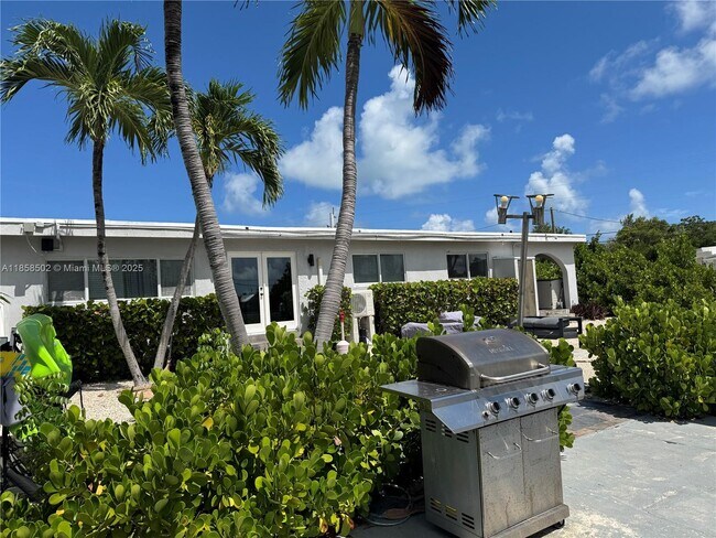 Building Photo - 1301 Grouper Dr