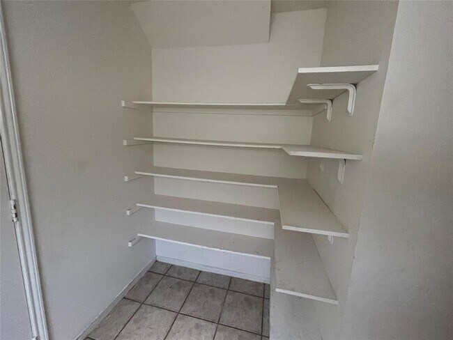 Building Photo - 3217 Maryfield Ln