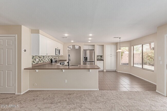 Building Photo - 2302 E Torrey Pines Pl