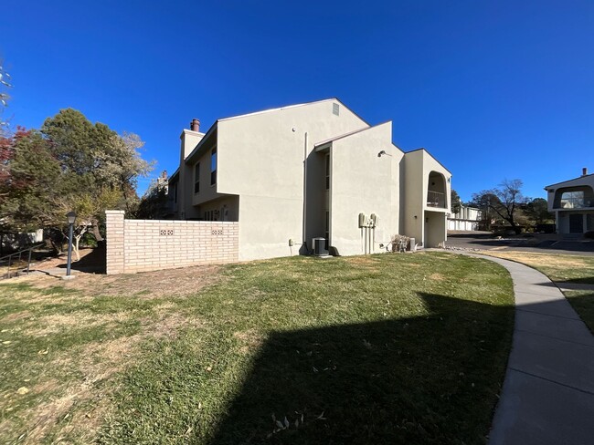 Building Photo - *Owner Broker* 2 Bedroom Townhome Availabl...